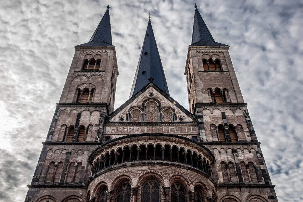 Ο καθεδρικός Μονστερ στη Βόννη- Grecontrek